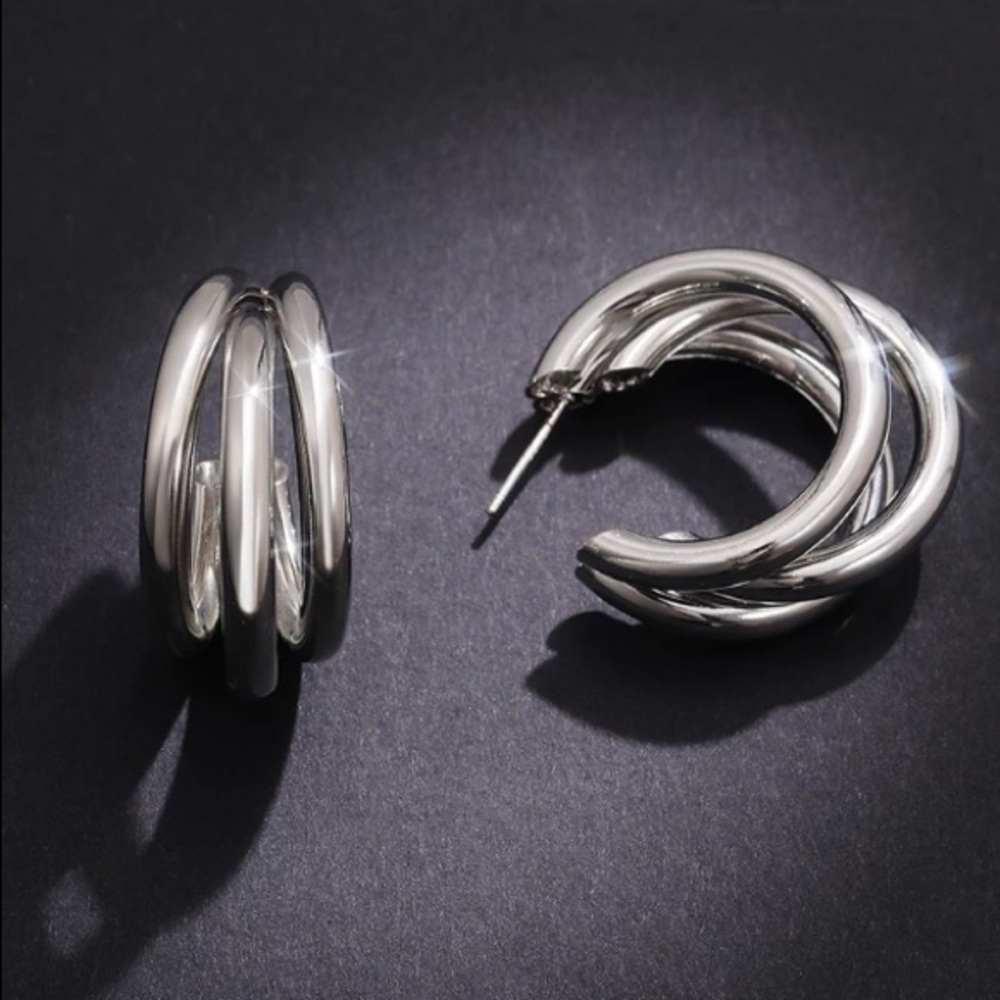 🤍18K white gold plated 3 rows tube earrings